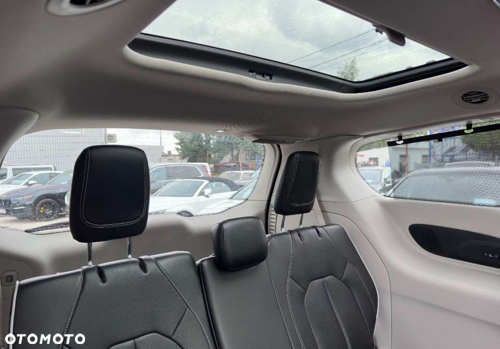 Chrysler Pacifica - 39
