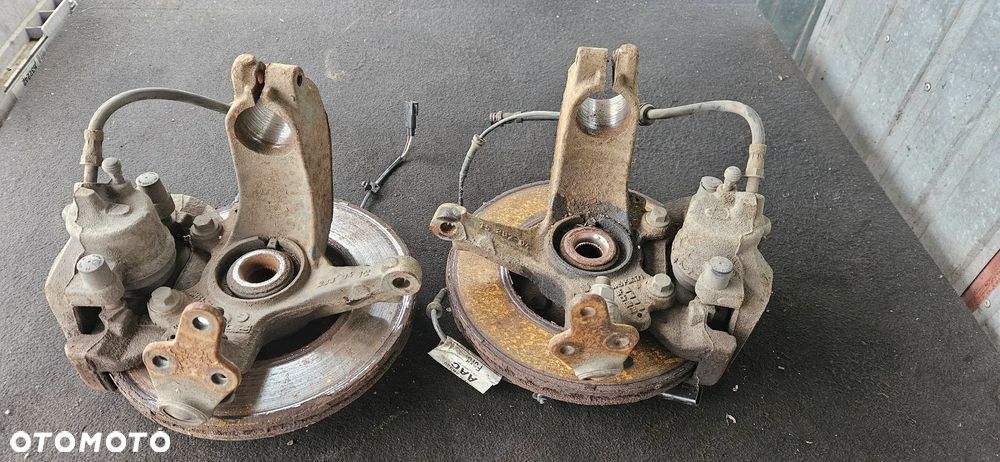 Zwrotnica przednia lewa prawa przód piasta Ford Focus Mk2 - 1