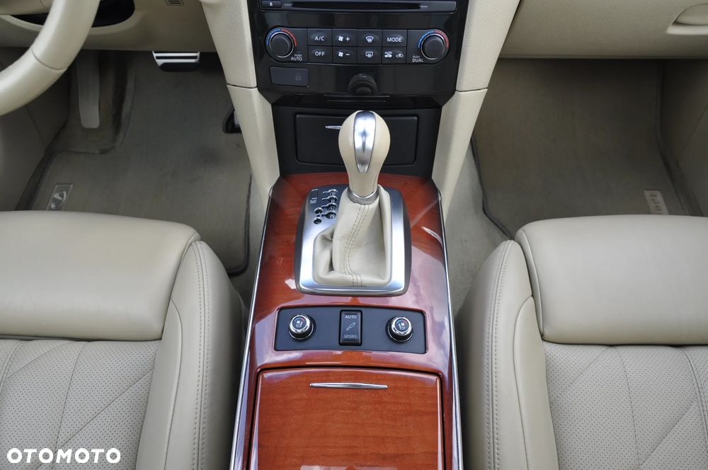 Infiniti QX70 - 23