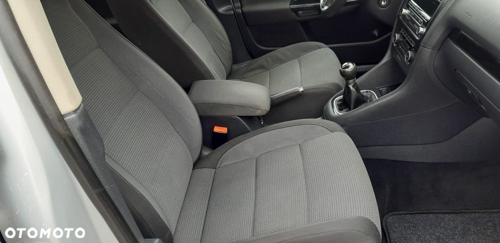 Volkswagen Golf - 28
