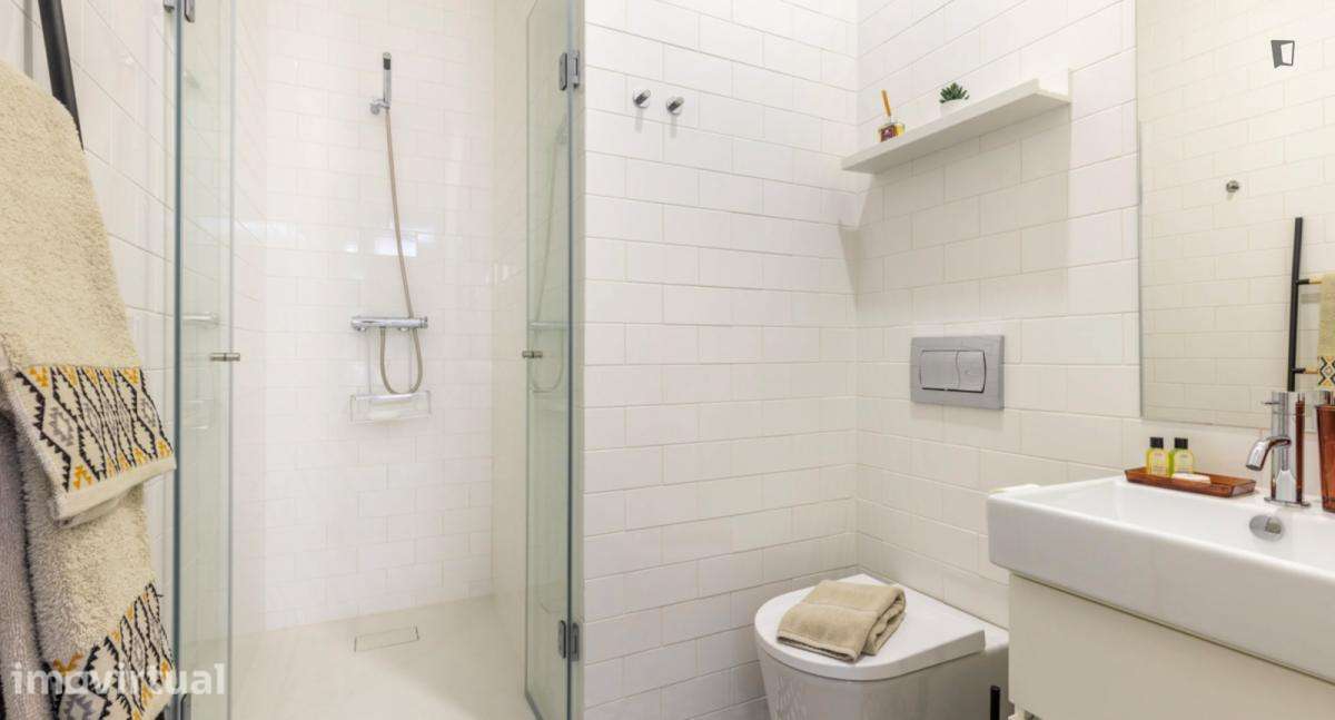 Apartamento com 1 quartos - localizado em Sé Porto - Grande imagem: 2/10