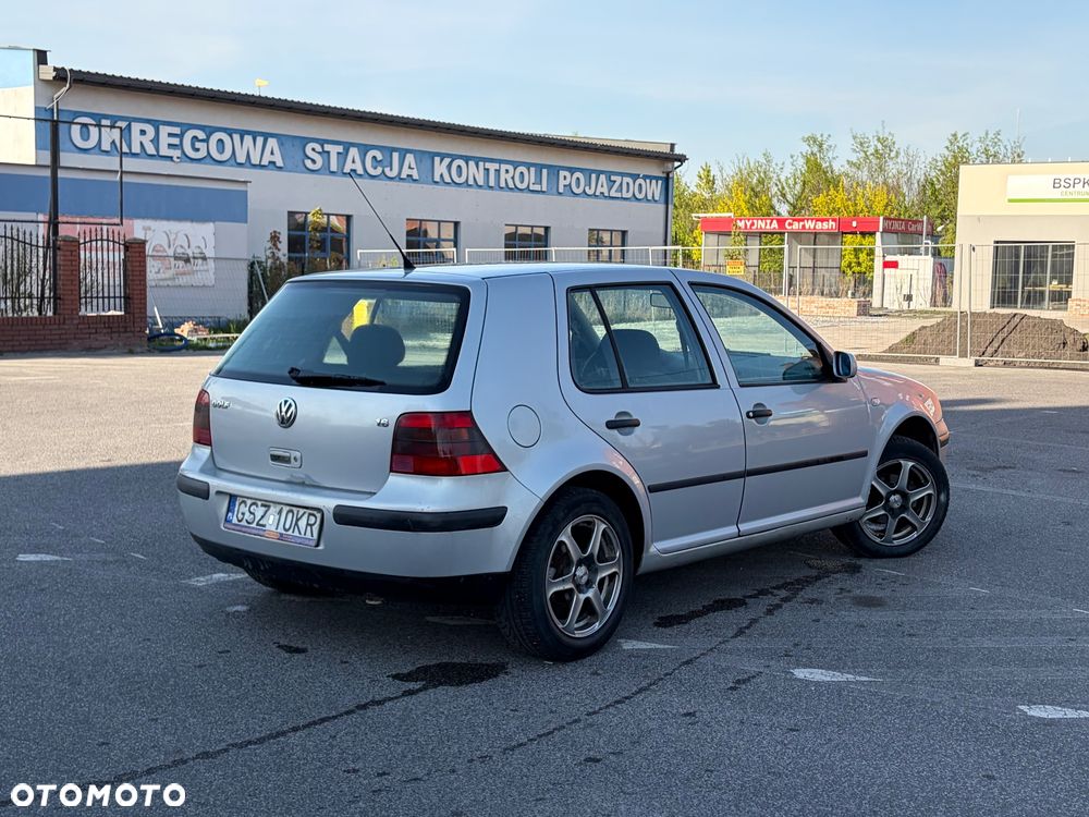 Volkswagen Golf 1.6 - 6