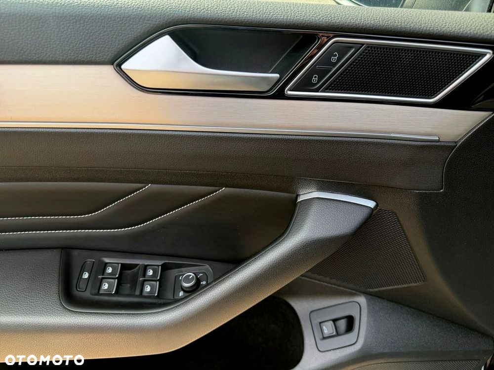 Volkswagen Passat - 16