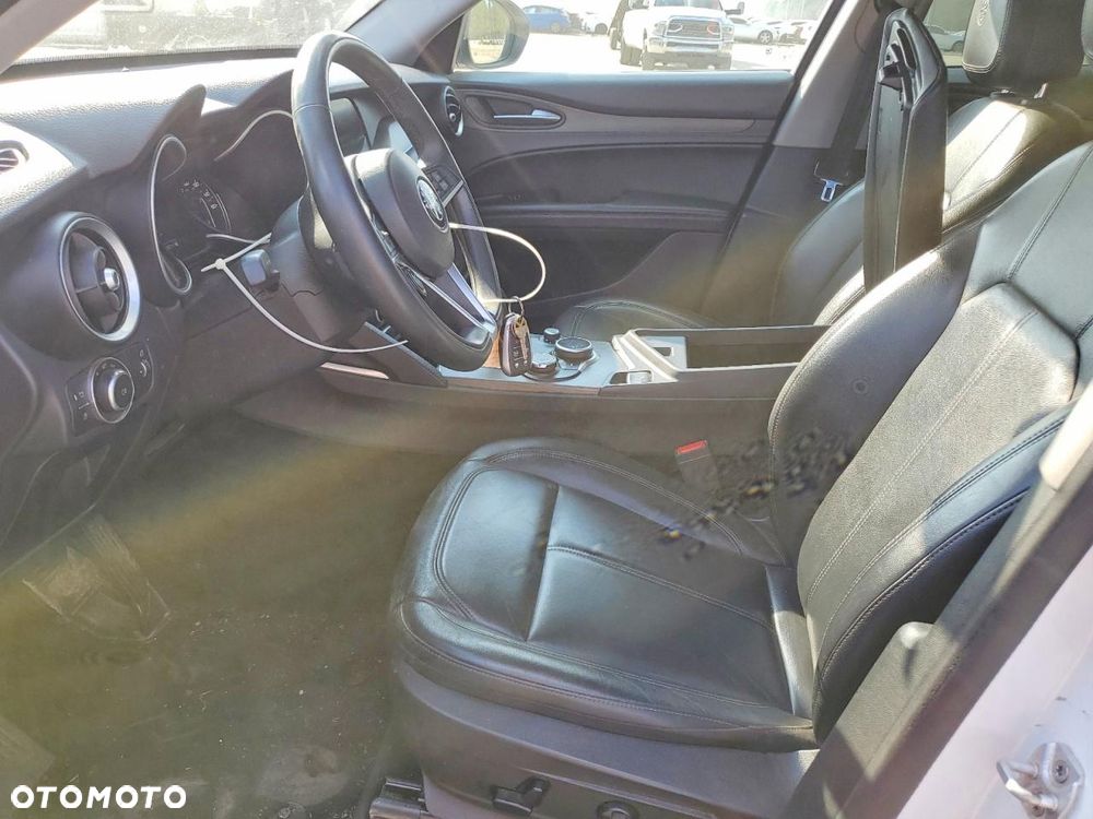 Alfa Romeo Stelvio 2.0 Turbo 16V AT8-Q4 Ti - 7