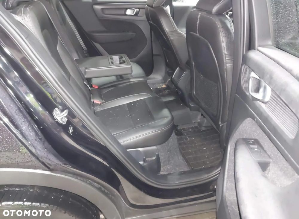 Volvo XC 40 T5 AWD Momentum - 8