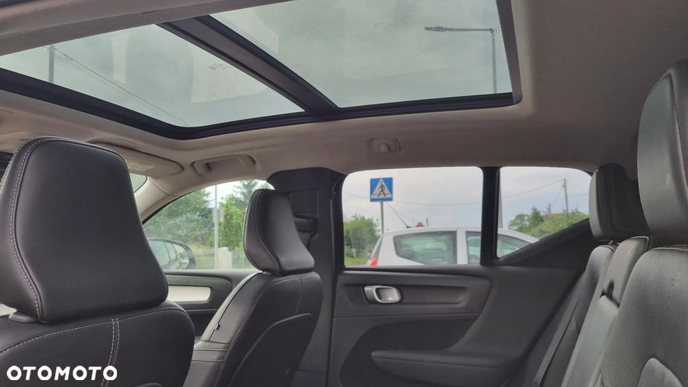 Volvo XC 40 T3 Geartronic Momentum Pro - 29