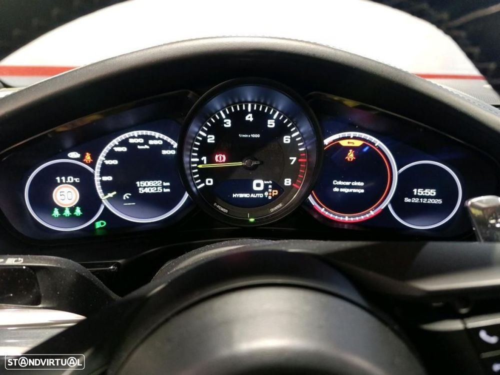 Porsche Panamera 4 E-Hybrid - 3