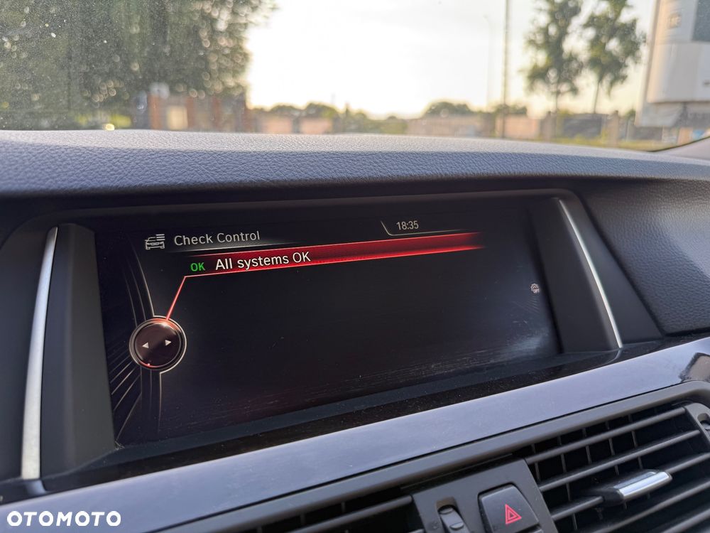 BMW Seria 5 528i xDrive Luxury Line - 30
