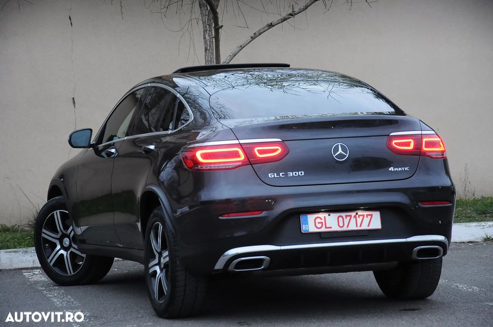 Mercedes-Benz GLC Coupe 300 4Matic 9G-TRONIC Exclusive - 3