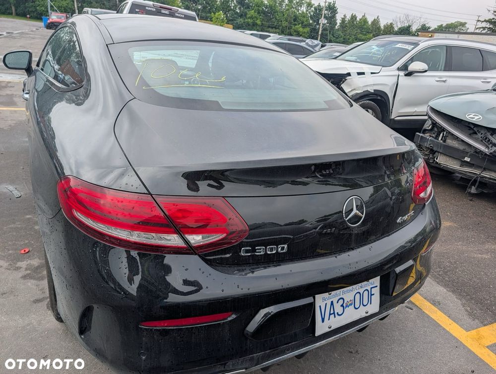 Mercedes-Benz Klasa C 300 4Matic 9G-TRONIC AMG Line - 3