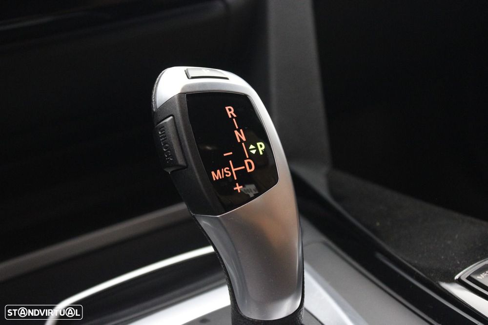 BMW 330 e iPerformance Line Sport — fotografia 25
