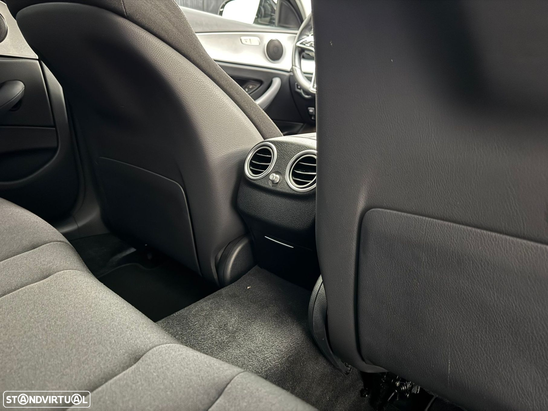 Mercedes-Benz E 300 e Exclusive Line - 23