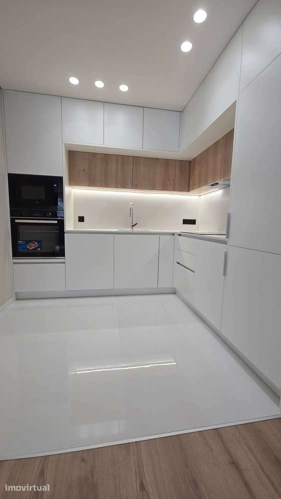 Magnífico T1 com Varanda e Terraço Coberto, no Centro de Vila Verde - Grande imagem: 2/15