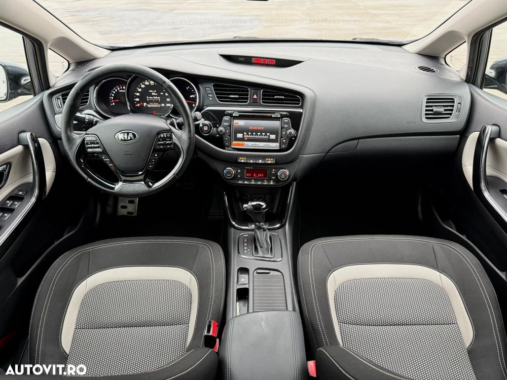 Kia Ceed 1.6 GDI DCT SW Platinum Edition - 6