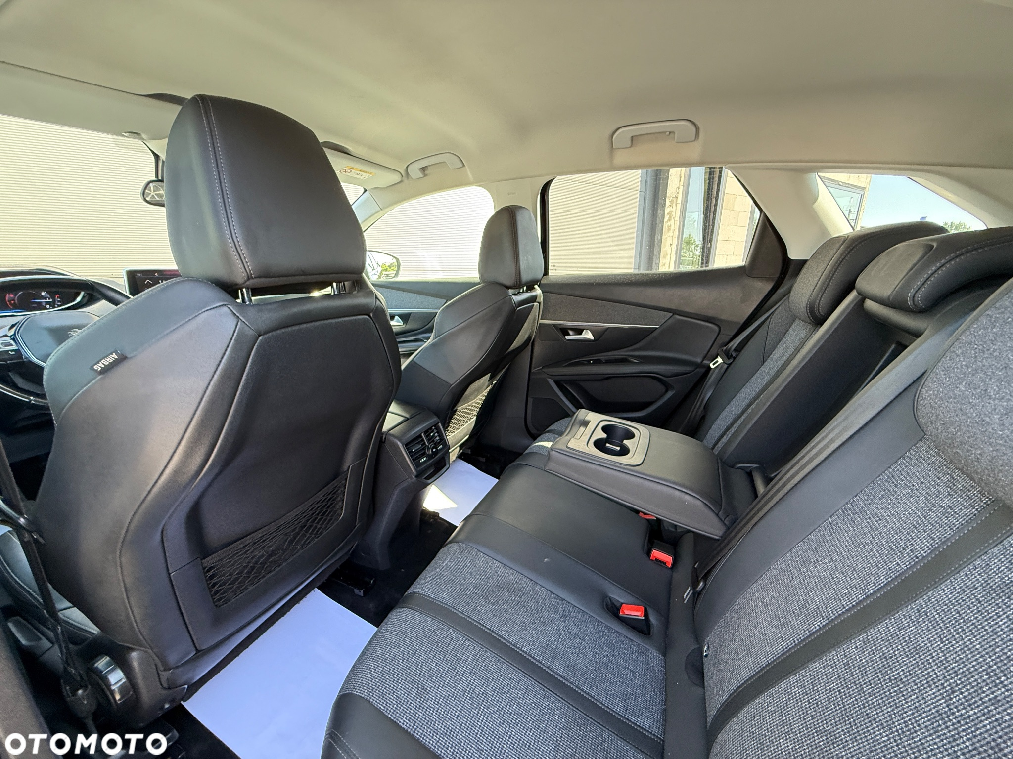 Peugeot 3008 PureTech 130 Stop & Start GPF Allure - 12