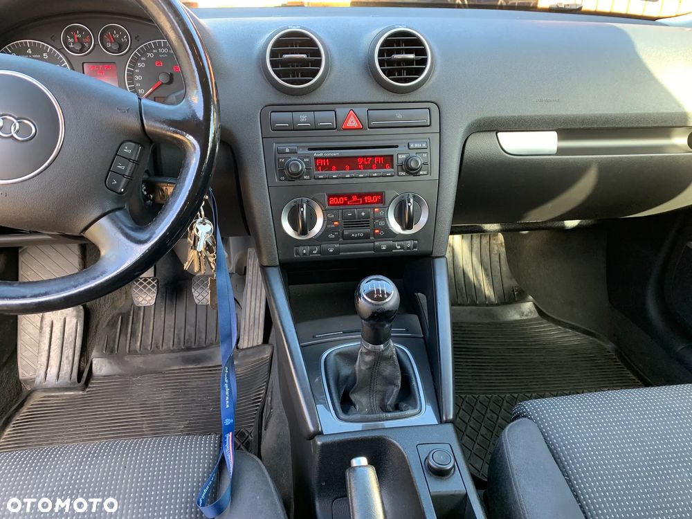 Audi A3 3-drzwiowe 2.0 FSI Attraction - 7