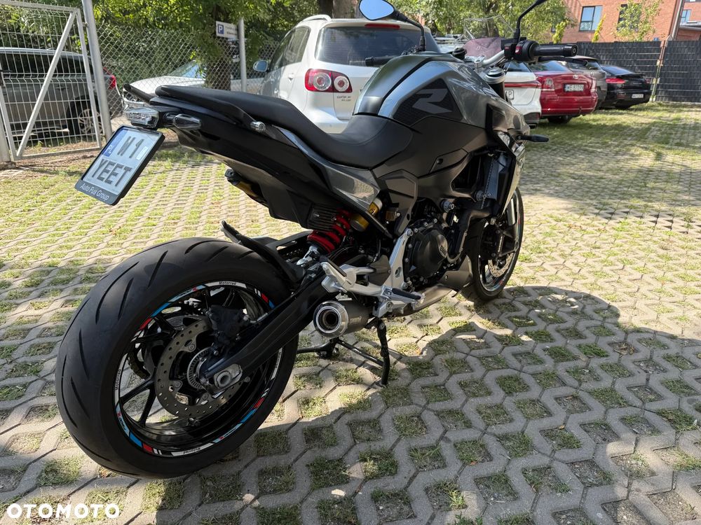 BMW F - 4