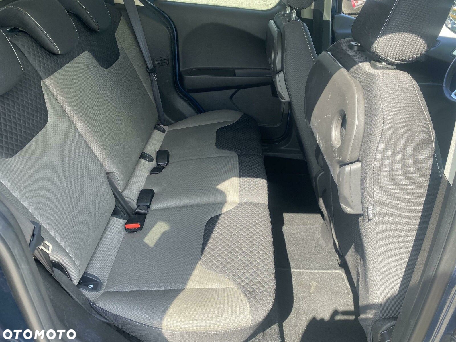 Ford Tourneo Courier - 14