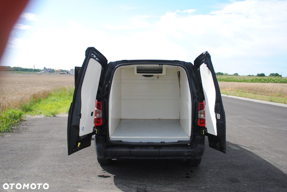 Opel Combo 1.2 Turbo Essentia S&S - 9