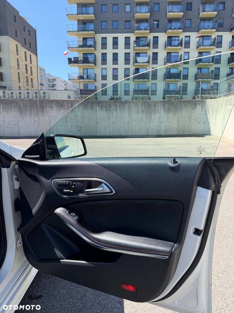 Mercedes-Benz CLA 250 4Matic 7G-DCT Sport - 11