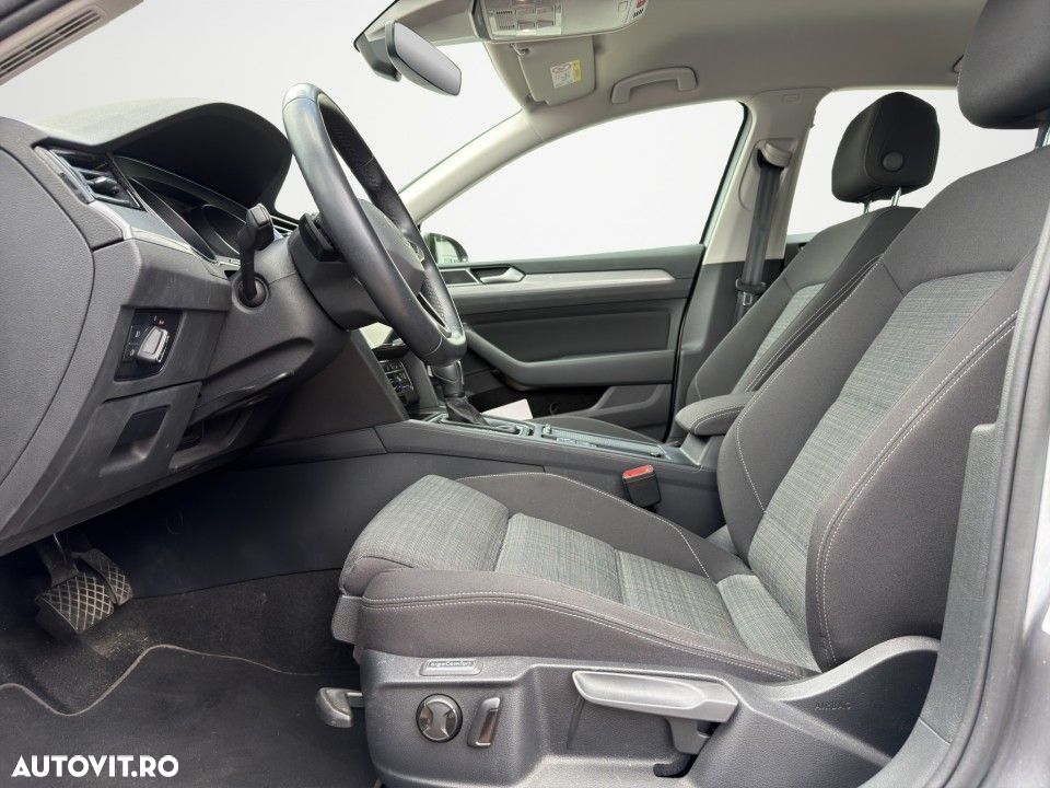 Volkswagen Passat - 12