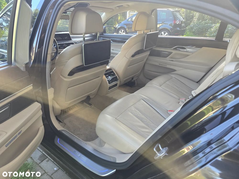 BMW Seria 7 740Le iPerformance - 9