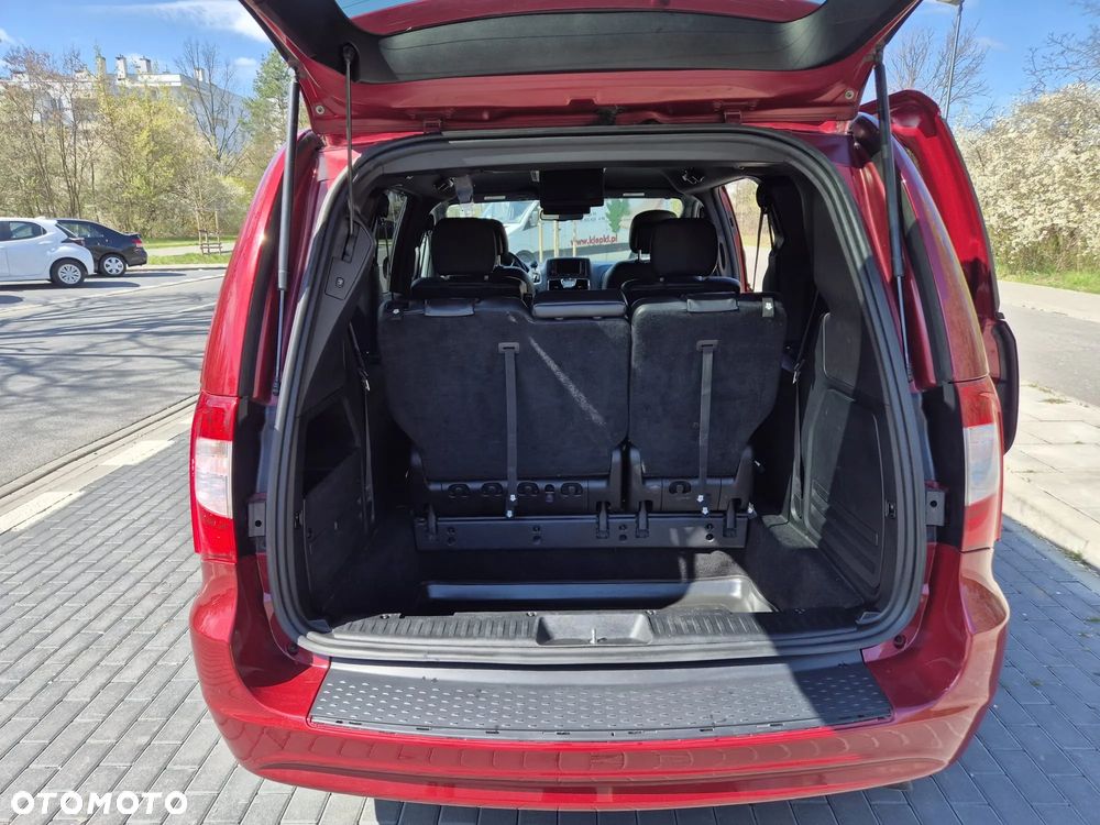 Chrysler Town & Country - 8