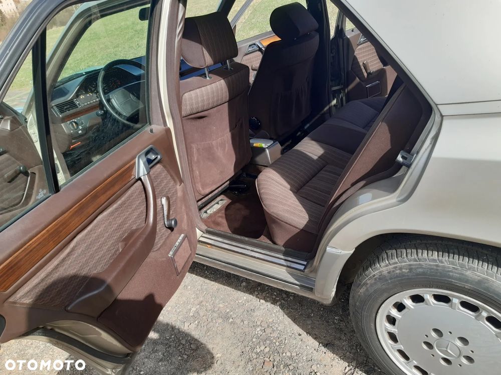 Mercedes-Benz W124 (1984-1993) - 11
