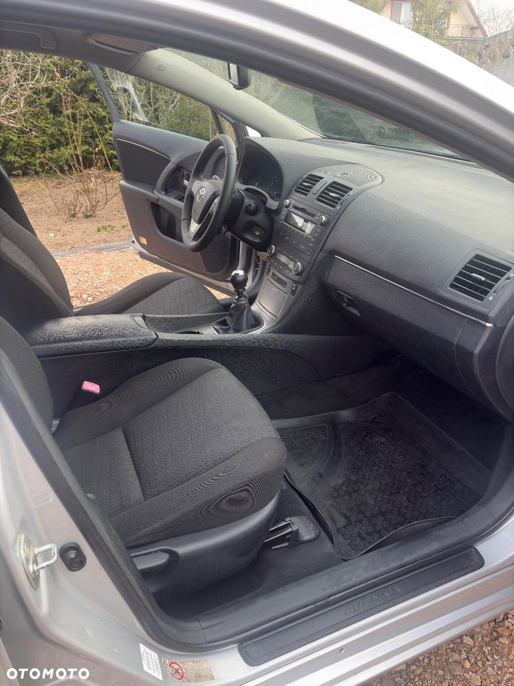 Toyota Avensis - 10