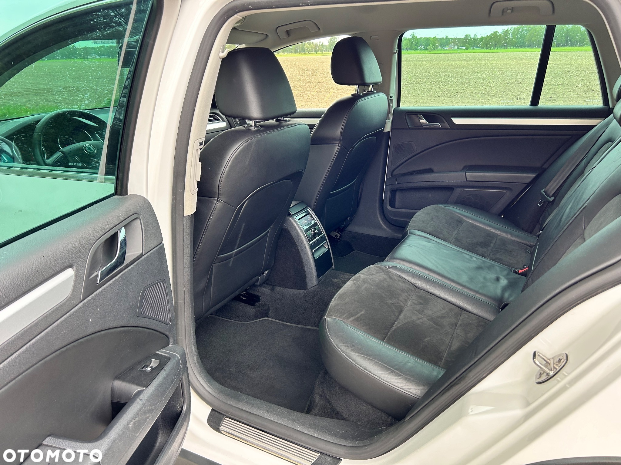 Skoda Superb Combi 2.0 TDI 4x4 DSG AllDrive - 24
