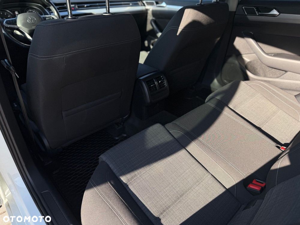 Volkswagen Passat 2.0 TSI Business DSG - 17