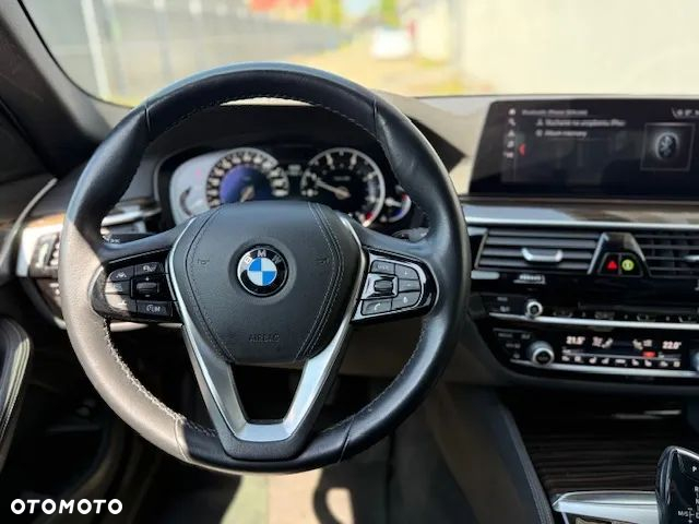 BMW Seria 5 520d xDrive - 13