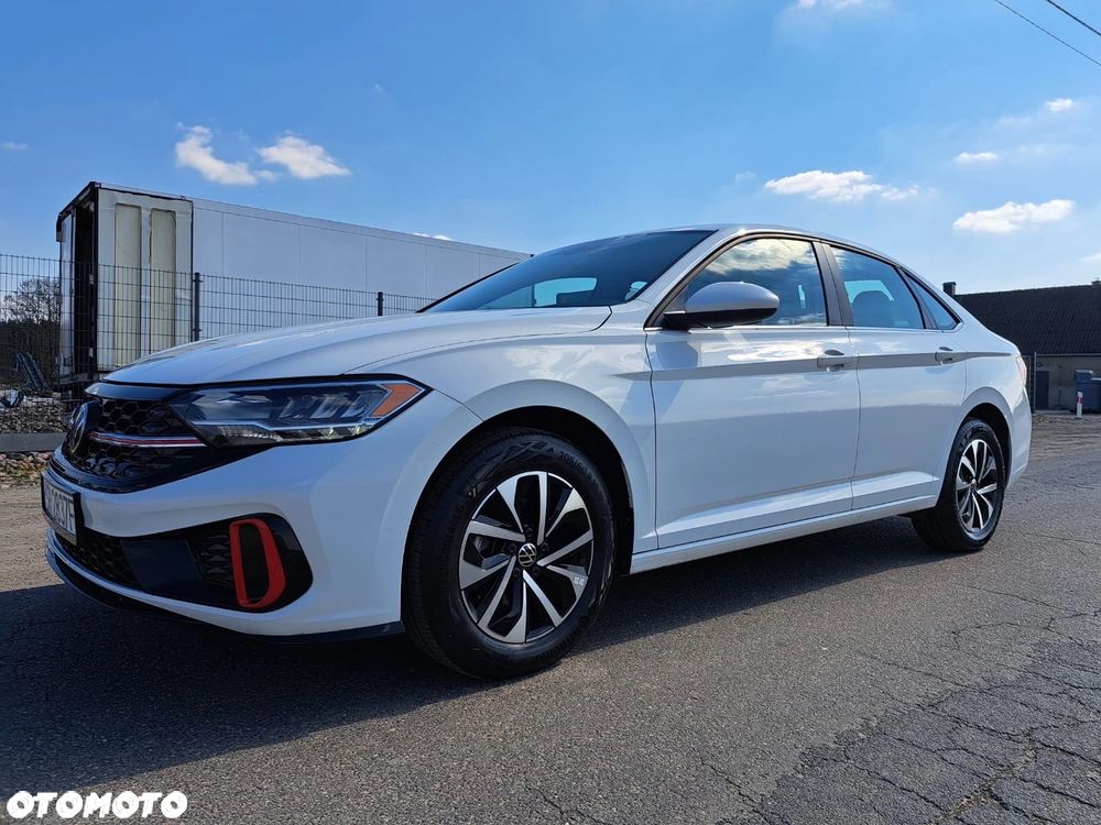 Volkswagen Jetta - 1