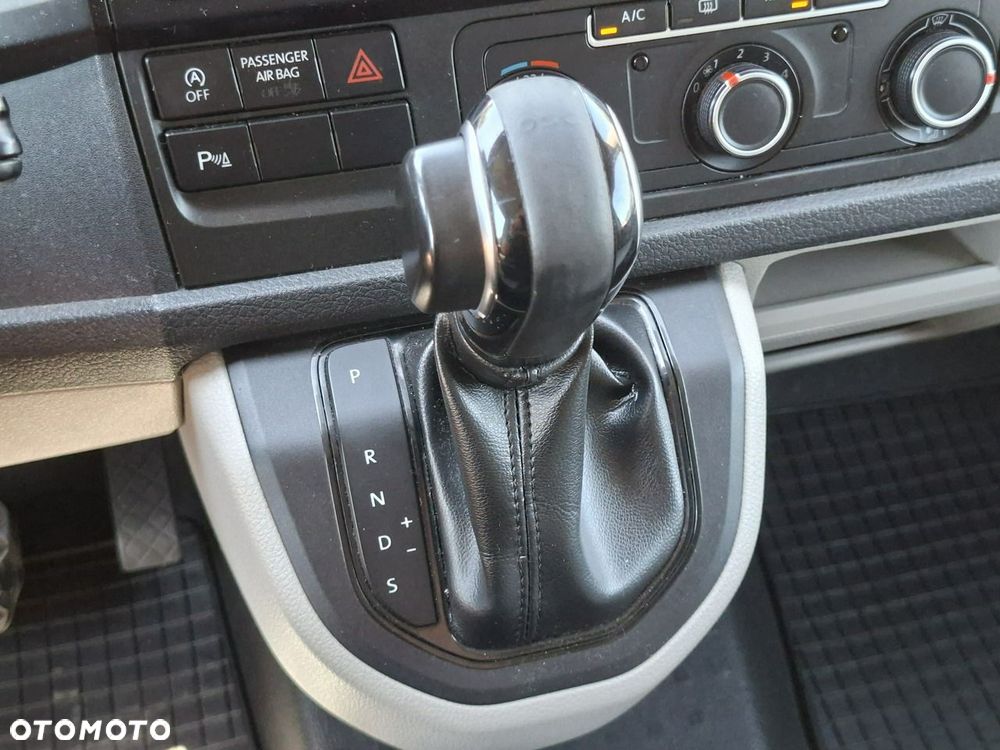 Volkswagen Caravelle - 19