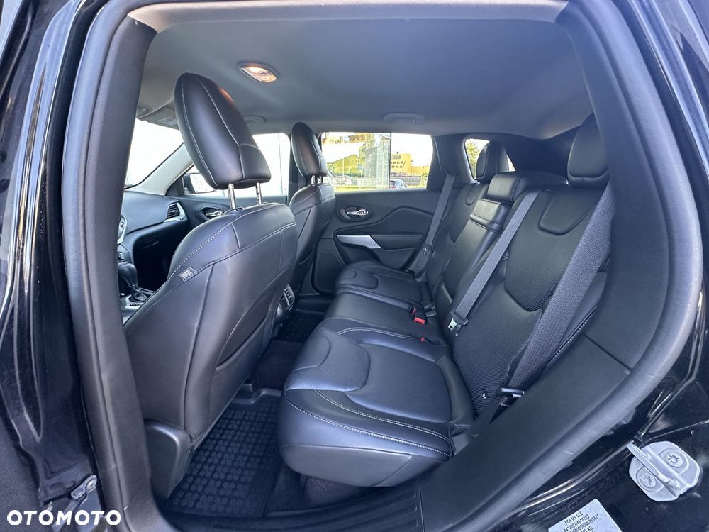 Jeep Cherokee - 27