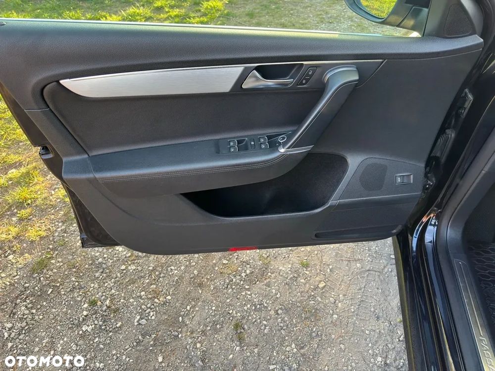 Volkswagen Passat - 11