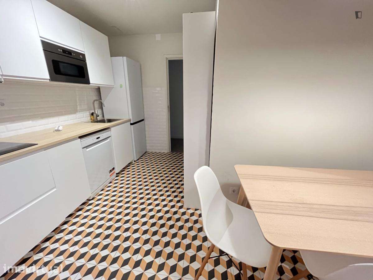 Quarto - localizado em Cedofeita Porto - Grande imagem: 3/29