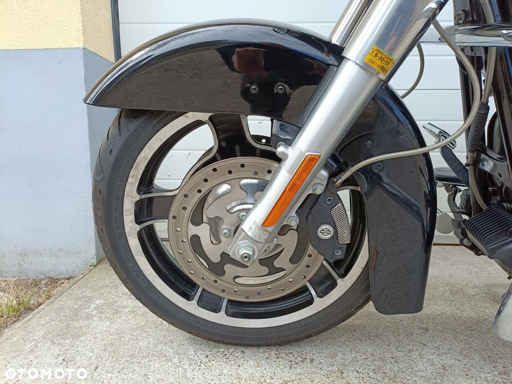 Harley-Davidson Touring Street Glide - 29