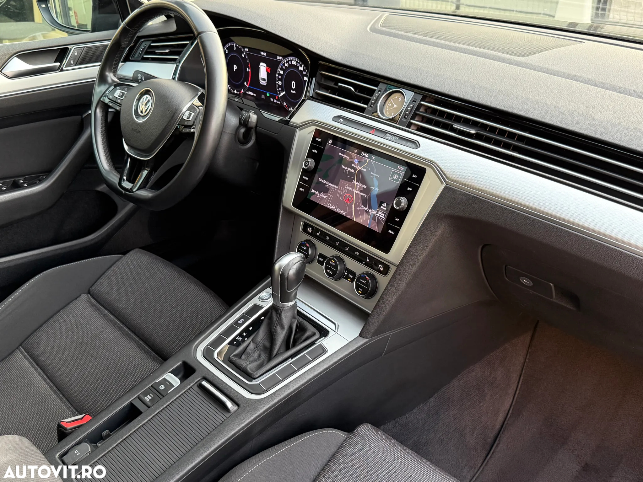 Volkswagen Passat Variant 2.0 TDI DSG Comfortline - 9