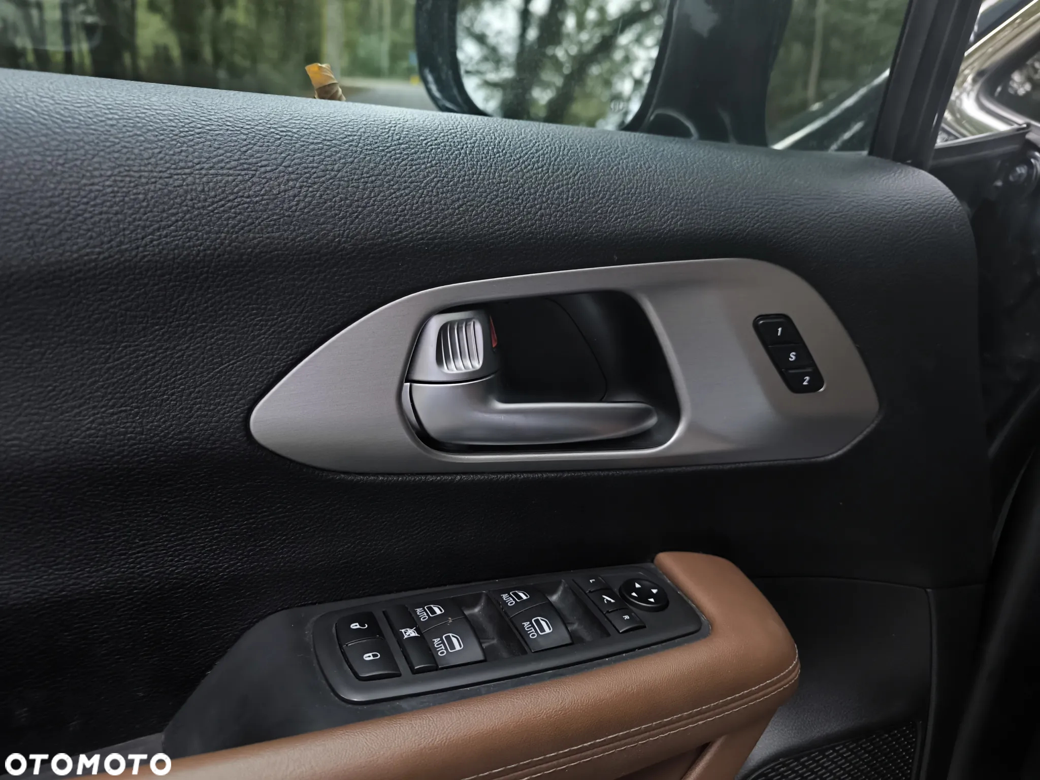 Chrysler Pacifica - 10