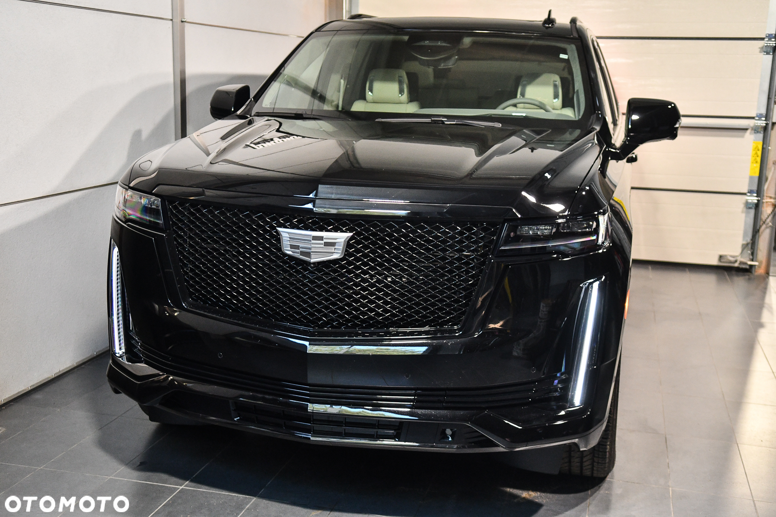 Cadillac Escalade - 3