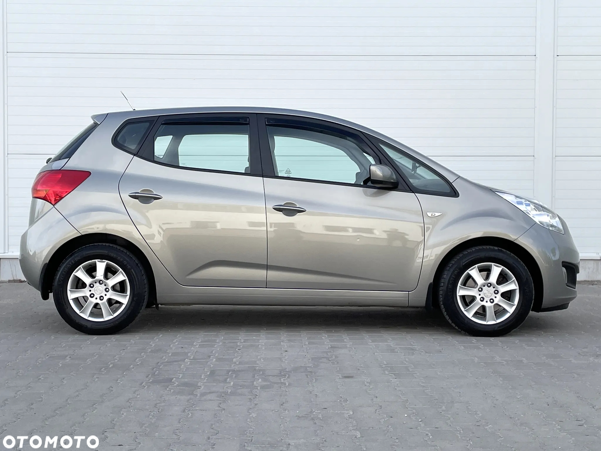 Kia Venga 1.4 CRDi 90 Attract - 11