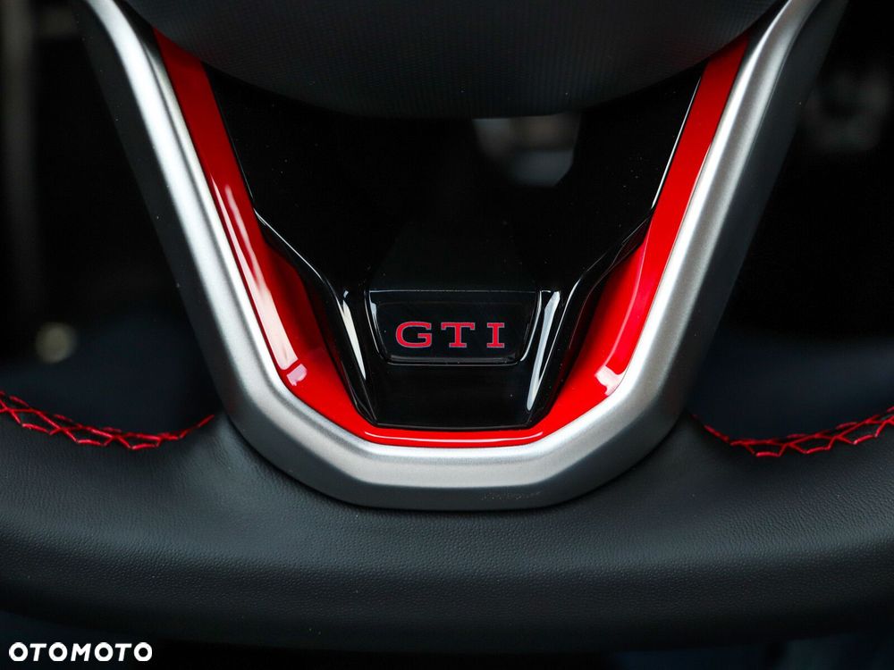 Volkswagen Golf - 22