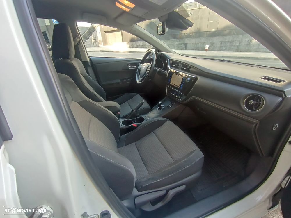 Toyota Auris Touring Sports 1.8 HSD Exclusive +TSS+Navi - 23