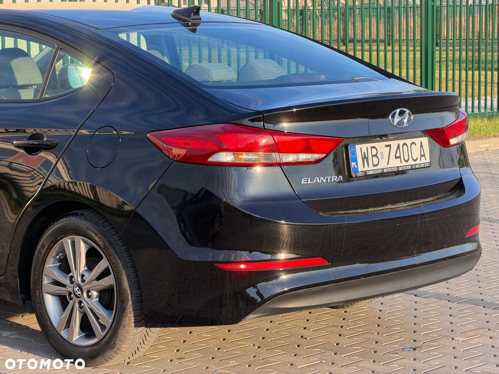 Hyundai Elantra - 11