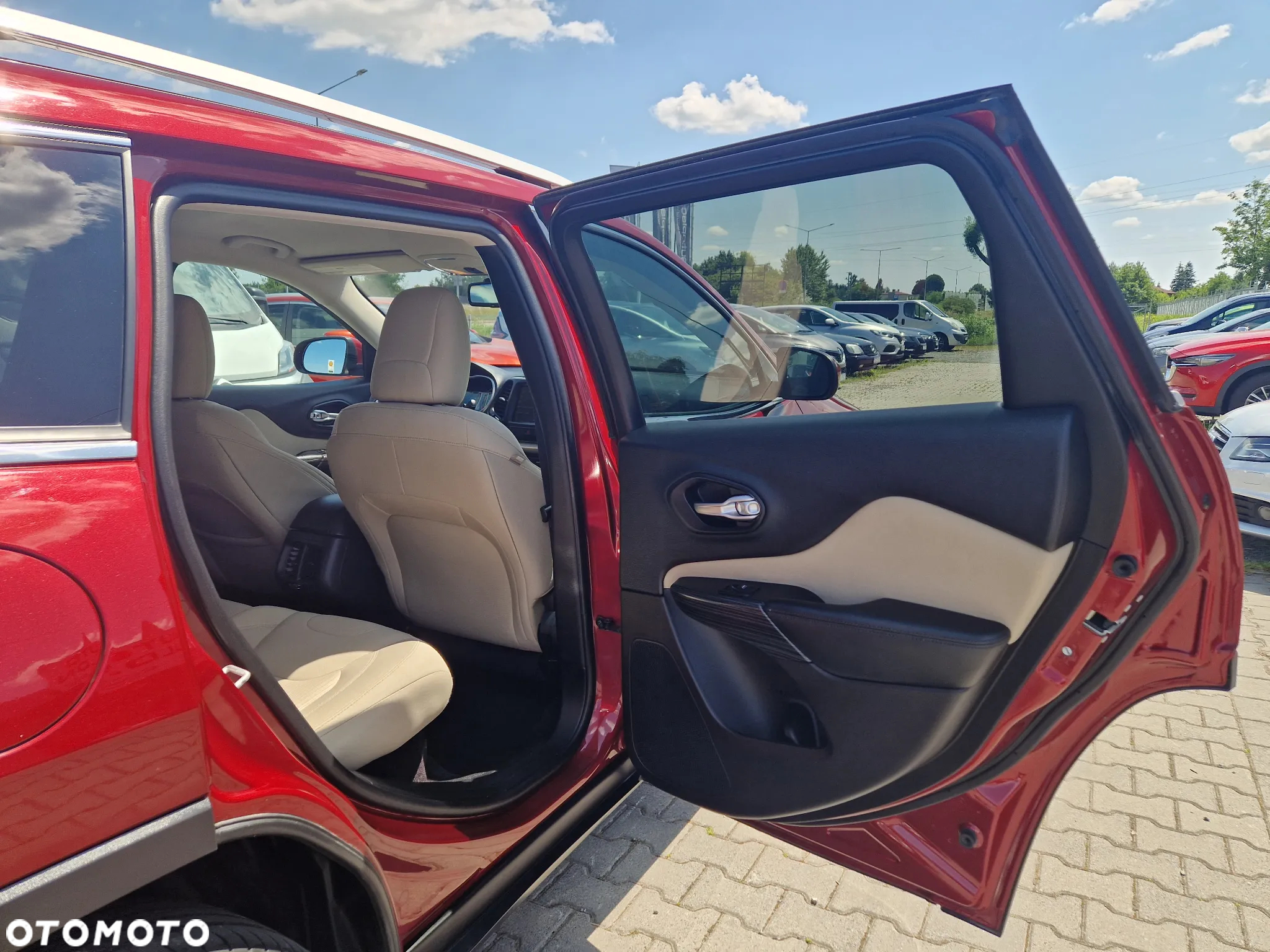Jeep Cherokee - 25