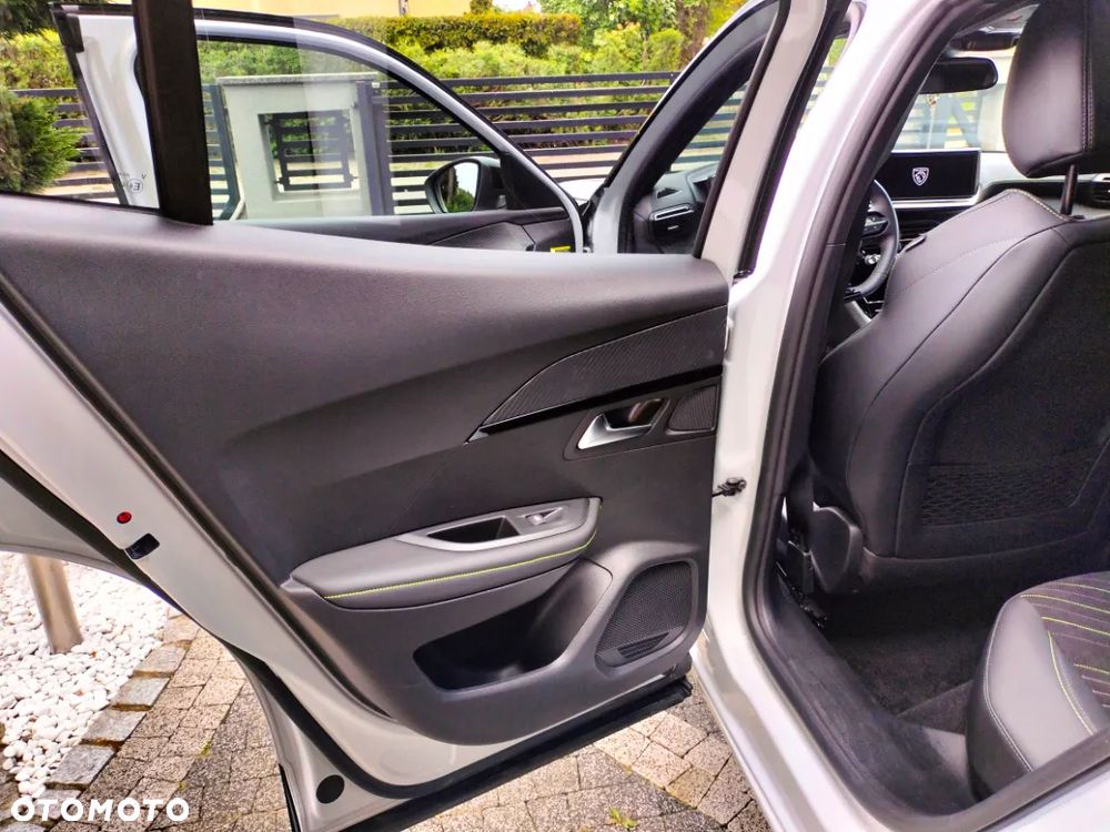 Peugeot 2008 Hybrid 136 e-DSC GT - 13