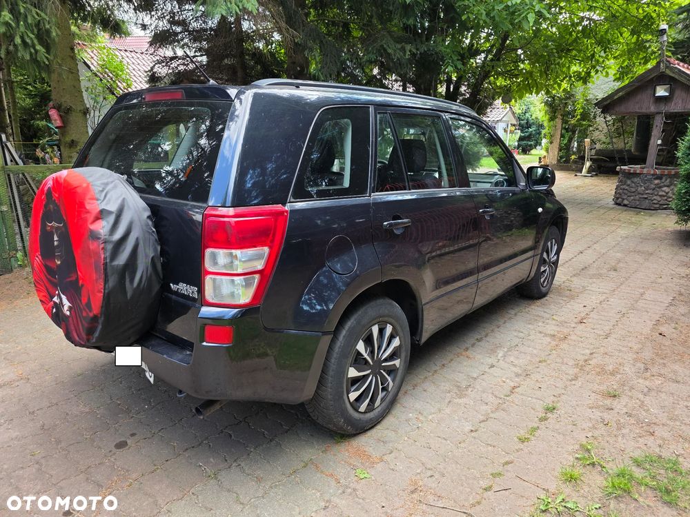 Suzuki Grand Vitara 2.0 Club Family - 3