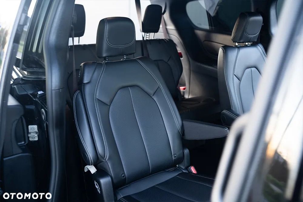 Chrysler Pacifica - 20