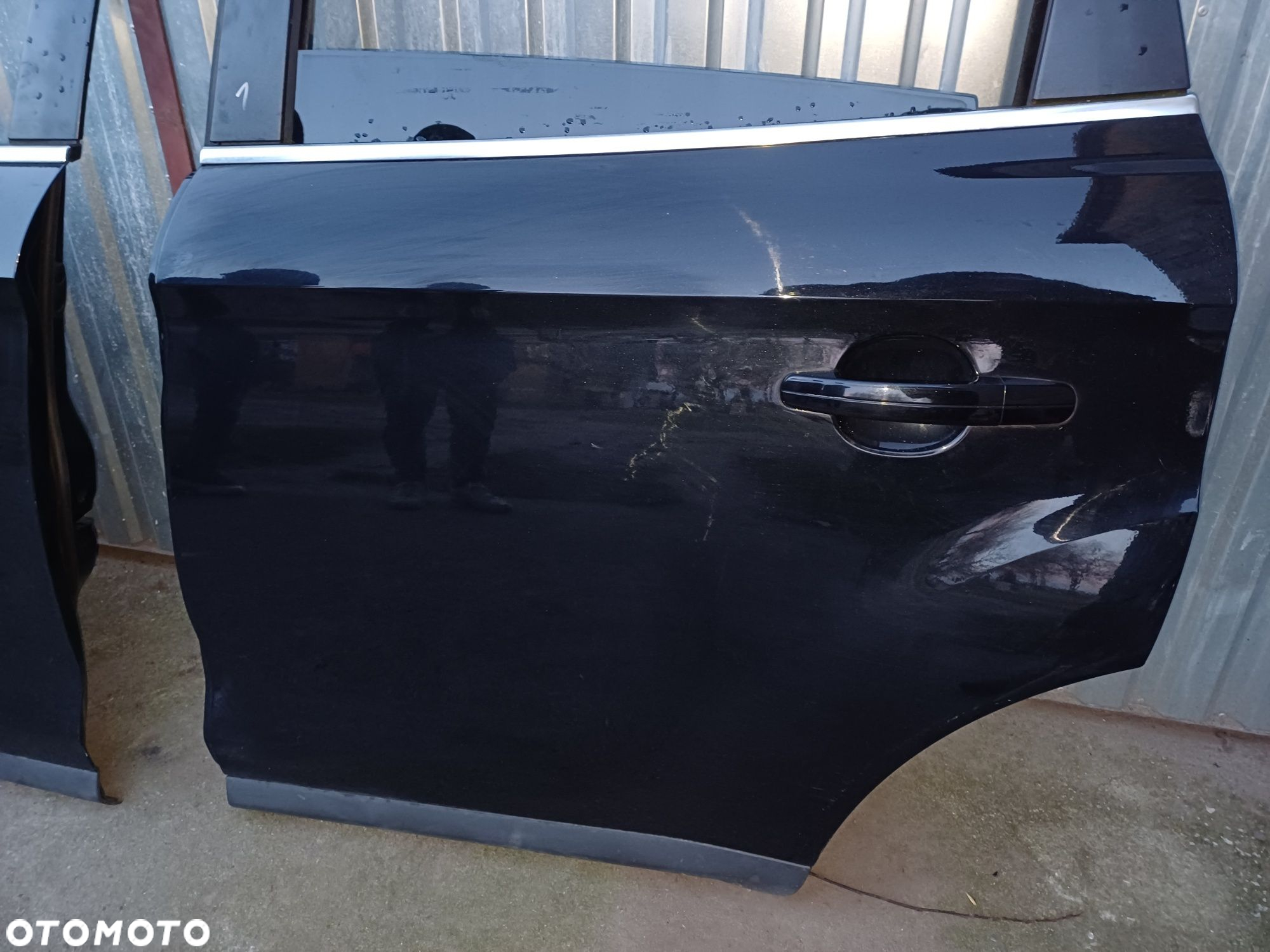 Drzwi lewy przod/tył ford Kuga Mk 1 kolor F8-czarny - 7